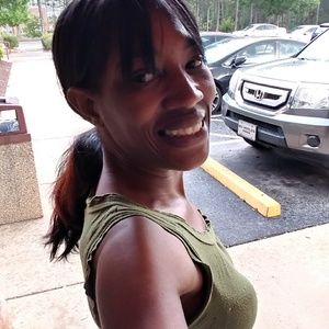 Meet your Posher, Aisha